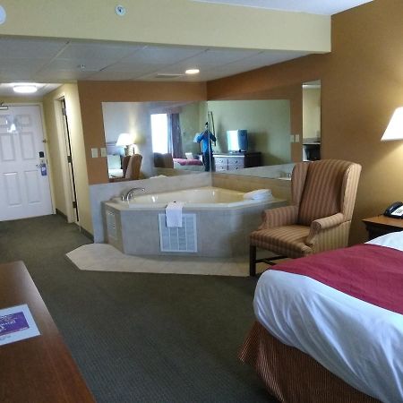 Hotel Baymont By Wyndham Clinton Esterno foto