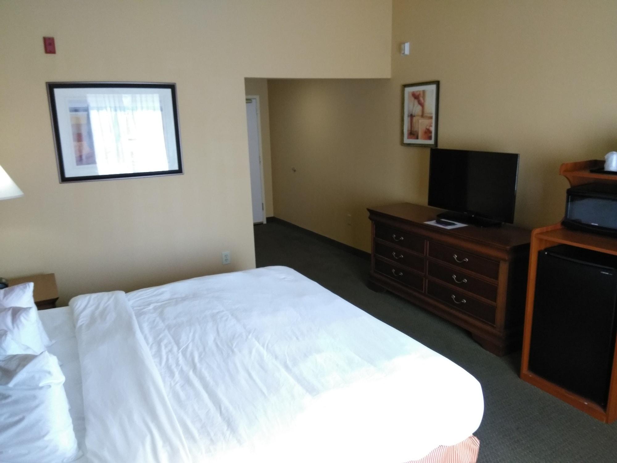 Hotel Baymont By Wyndham Clinton Esterno foto