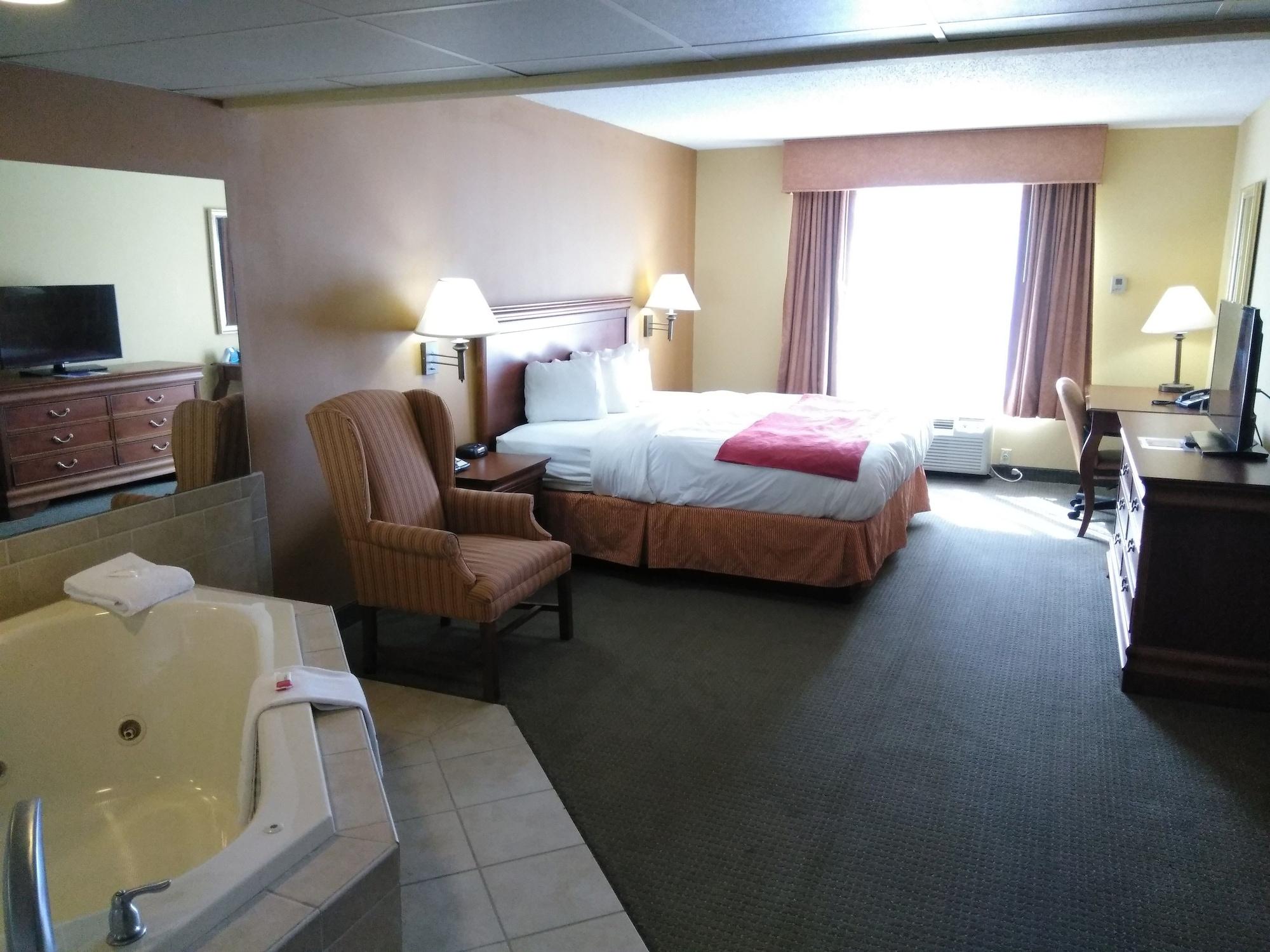 Hotel Baymont By Wyndham Clinton Esterno foto