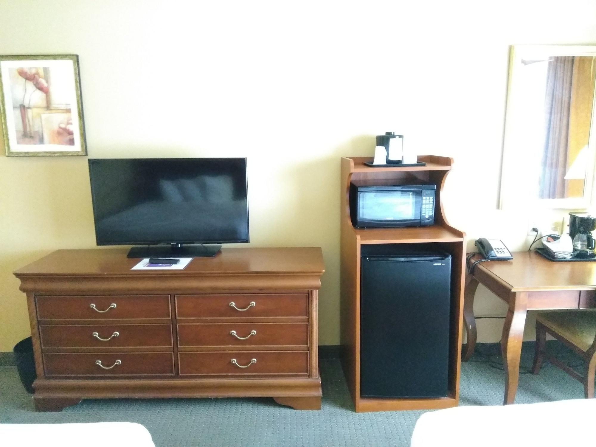 Hotel Baymont By Wyndham Clinton Esterno foto