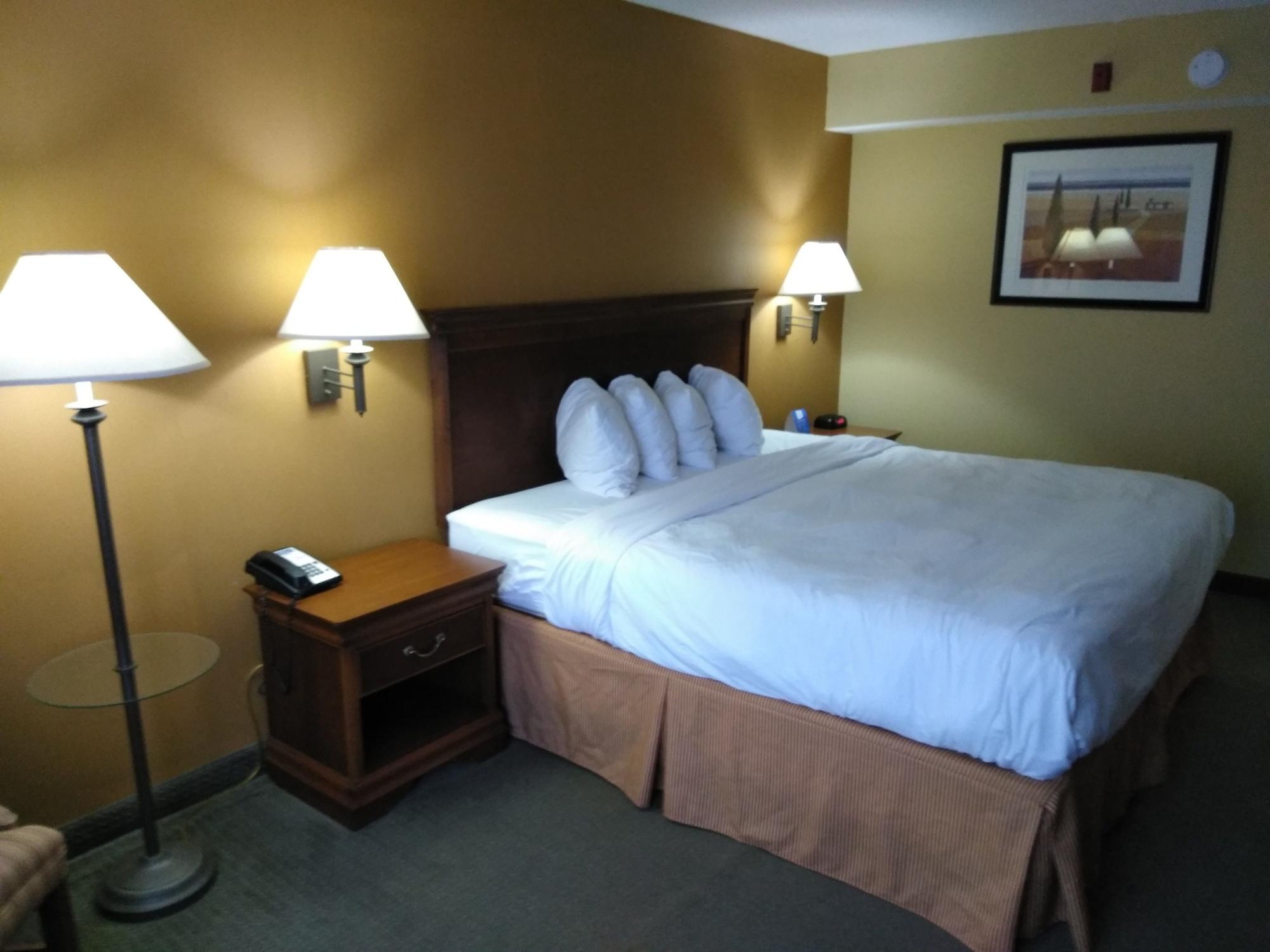 Hotel Baymont By Wyndham Clinton Esterno foto