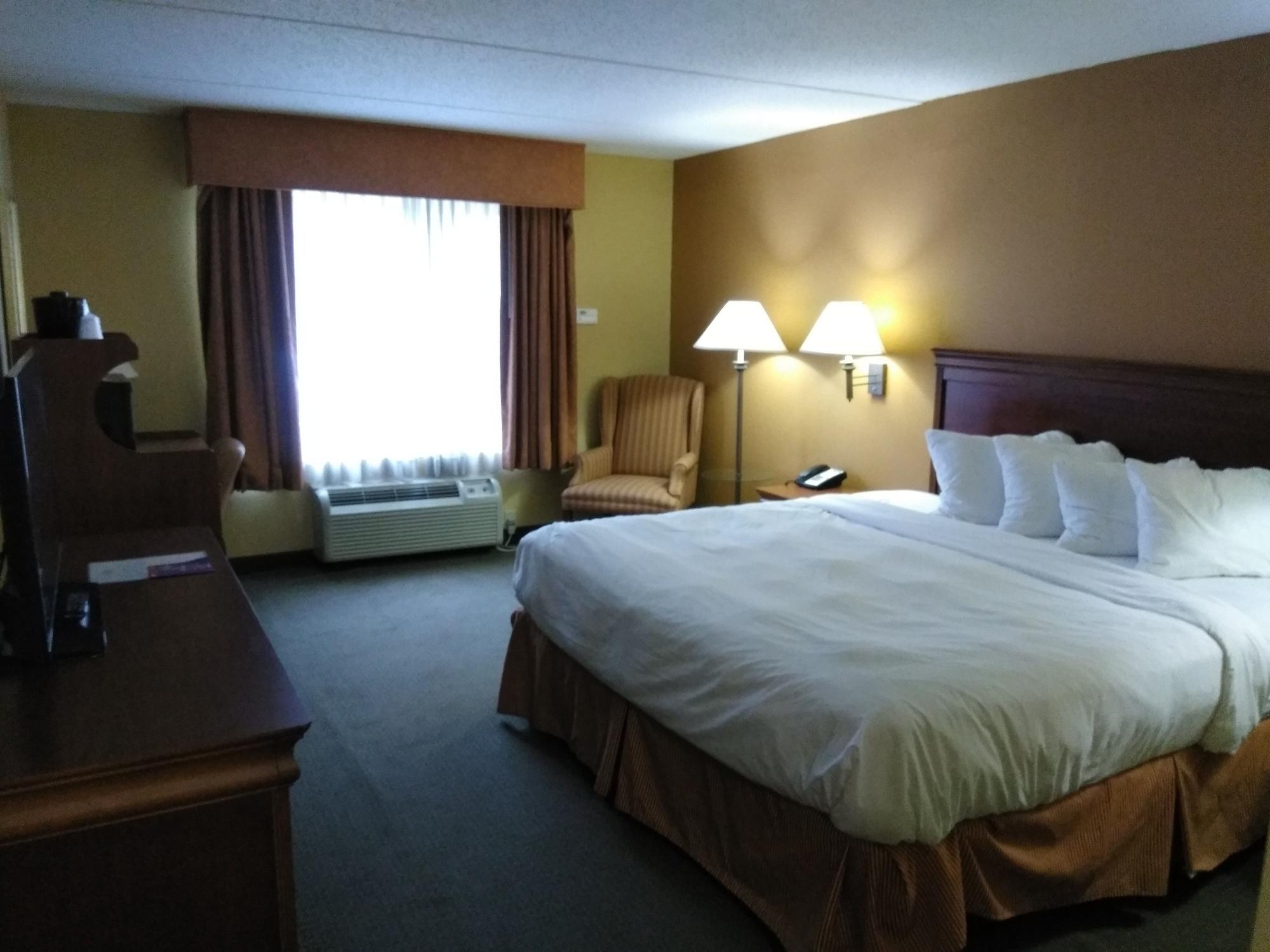 Hotel Baymont By Wyndham Clinton Esterno foto