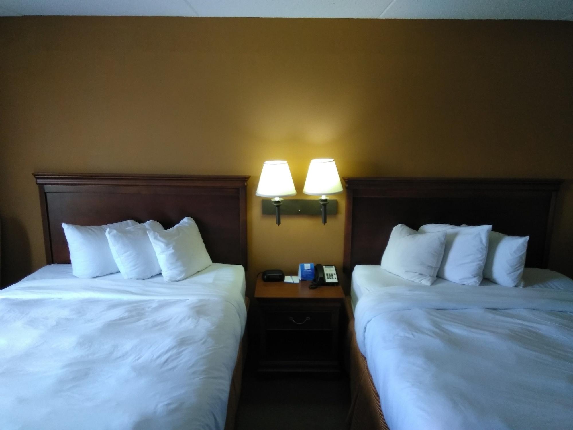 Hotel Baymont By Wyndham Clinton Esterno foto