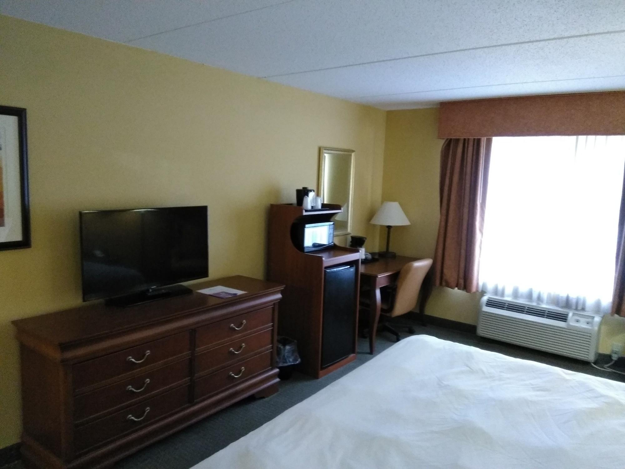 Hotel Baymont By Wyndham Clinton Esterno foto