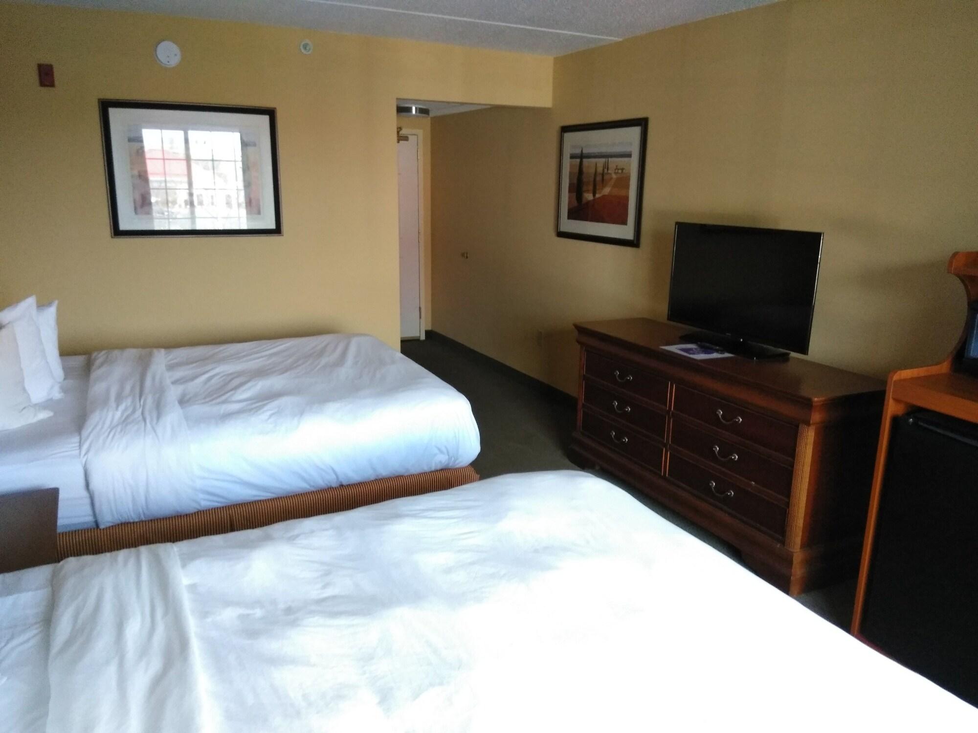 Hotel Baymont By Wyndham Clinton Esterno foto