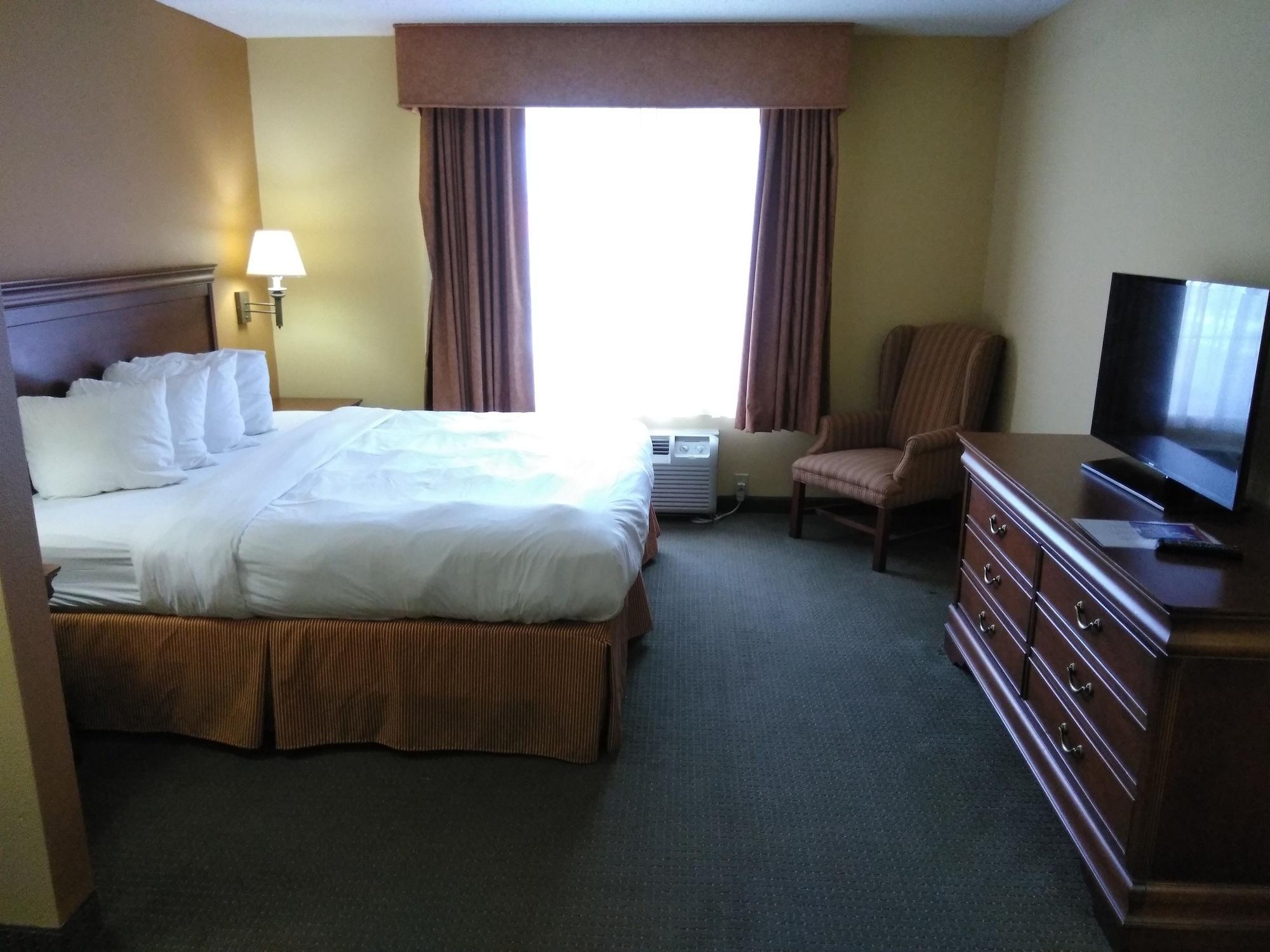 Hotel Baymont By Wyndham Clinton Esterno foto