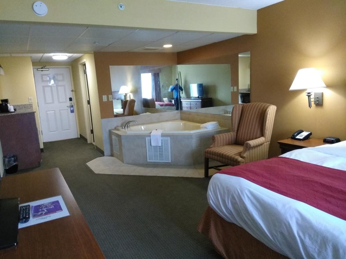 Hotel Baymont By Wyndham Clinton Esterno foto