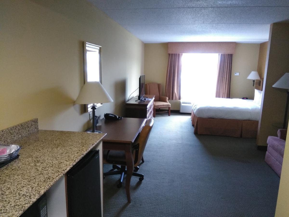 Hotel Baymont By Wyndham Clinton Esterno foto