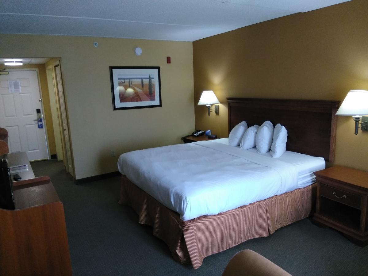 Hotel Baymont By Wyndham Clinton Esterno foto